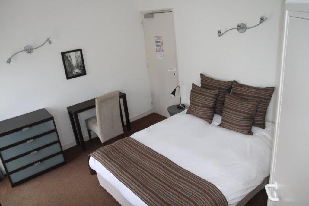 Hotel Le Suroit Perros-Guirec Rum bild