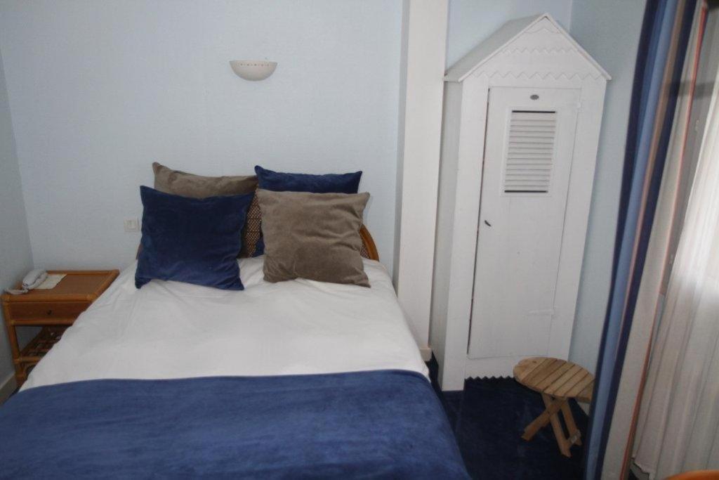 Hotel Le Suroit Perros-Guirec Rum bild