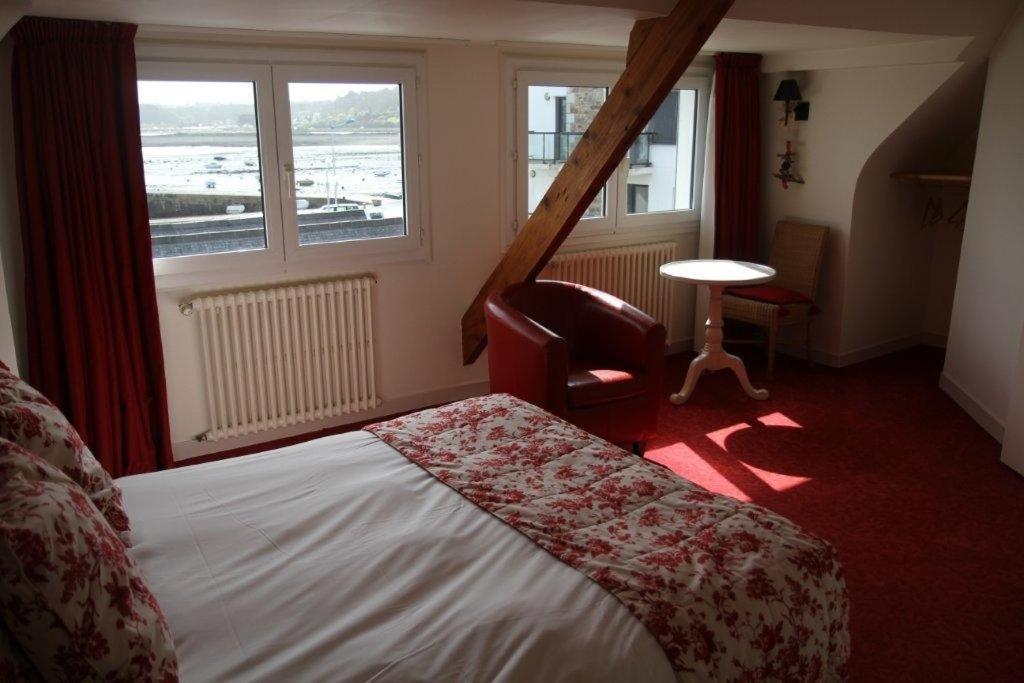 Hotel Le Suroit Perros-Guirec Rum bild