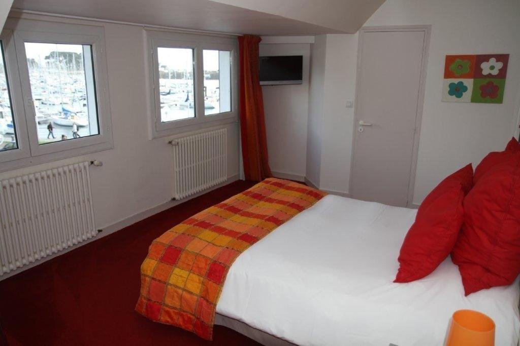Hotel Le Suroit Perros-Guirec Rum bild